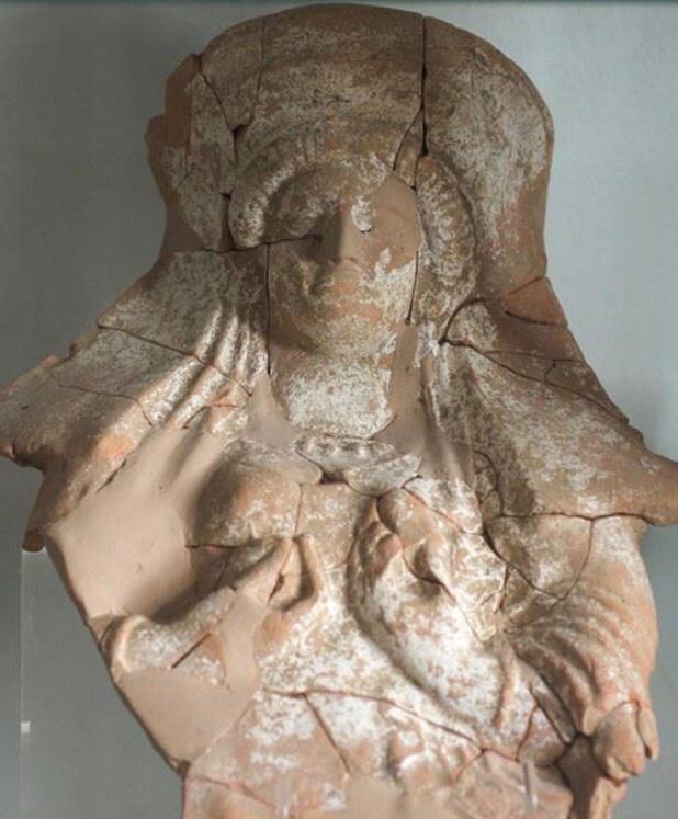 Фрагмент протомы Деметры, V в. до н.э., Наксос Протома Деметры